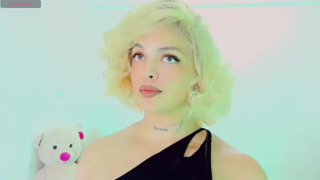 Emmaa Saenz  online show from February 2026 11:49:01 PM