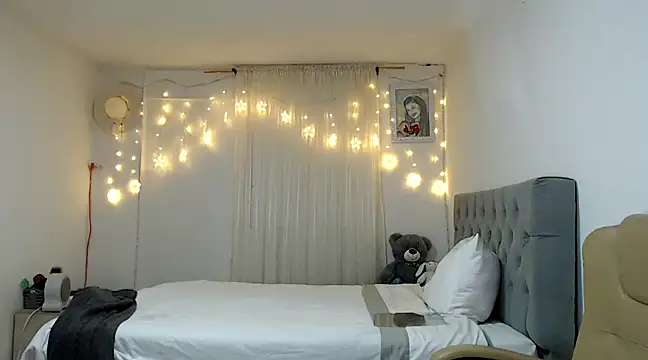 ZajiraShane online show from December 2024 12:38:01 PM