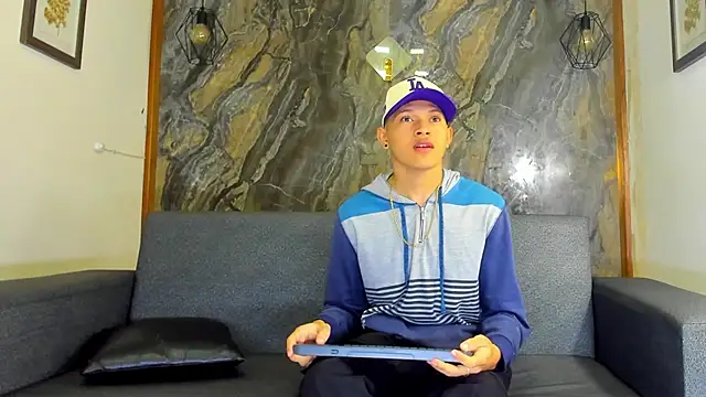 liam genner  online show from February 2025 07:28:02 PM