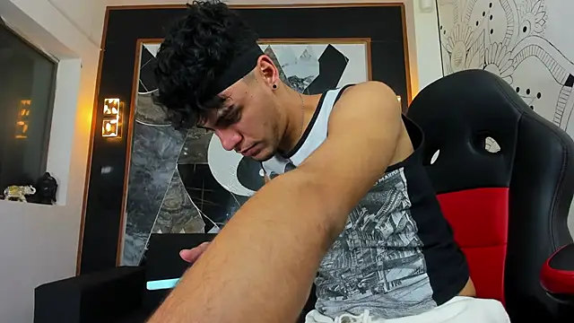 liam genner  online show from March 2025 08:01:02 PM