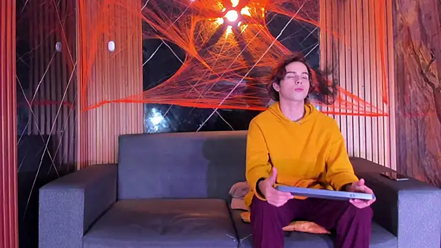 liam genner  online show from October 2025 08:15:02 PM