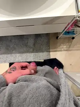 Snapshot of parallelo990 chatting on December 2025 05:40:02 PM parallelo990 online show from December 2025 05:40:02 PM