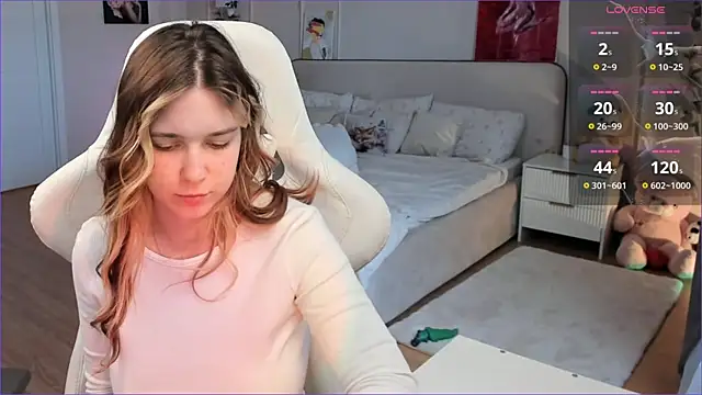 Frau Lina online show from May 2026 04:33:02 PM