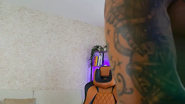 AdanReilly online show from January 2025 07:23:02 PM