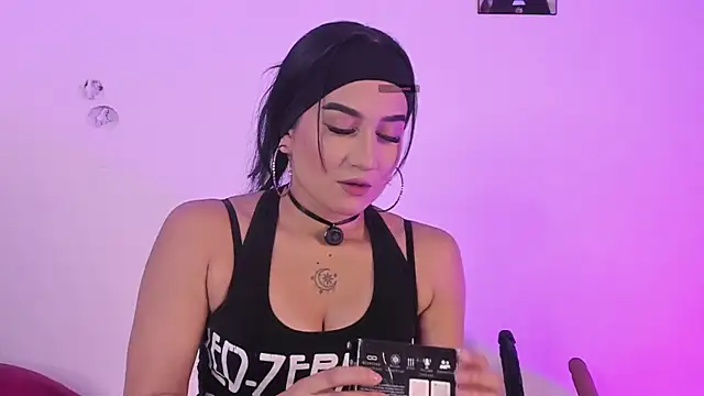 Maggie 1 online show from October 2025 09:12:02 PM