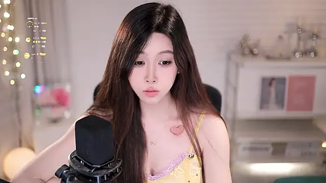 Snapshot of SleepArtist chatting on May 2026 06:09:01 PM SleepArtist online show from May 2026 06:09:01 PM