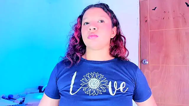 Emily Coper18 online show from April 2026 06:10:01 PM