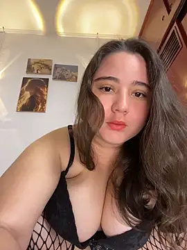 LunaGil1 online show from June 2026 01:24:02 PM