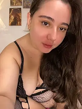 LunaGil1 online show from June 2026 01:04:02 PM