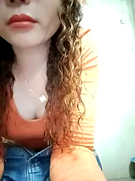 Snapshot of Ana_love2000 chatting on February 2025 02:37:01 AM Ana love2000 online show from February 2025 02:37:01 AM