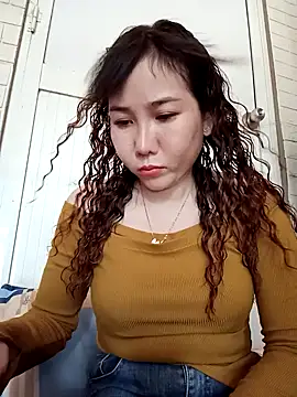 Snapshot of Ana_love2000 chatting on February 2025 02:04:01 AM Ana love2000 online show from February 2025 02:04:01 AM