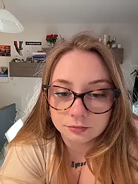 chloetarducci online show from March 2026 06:25:02 PM