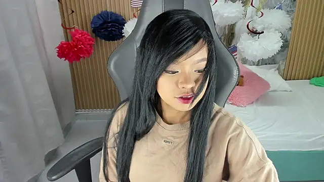 Lili 16 online show from September 2025 11:10:02 AM