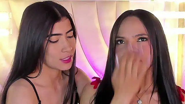 Snapshot of siara_and_zoe chatting on June 2026 10:59:02 PM siara and zoe online show from June 2026 10:59:02 PM