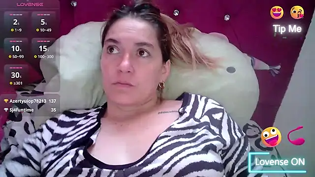 Izury Blondee online show from February 2025 11:25:01 AM