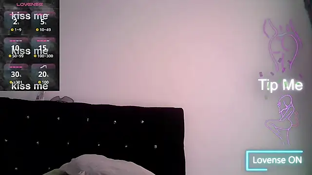 Izury Blondee online show from November 2025 07:04:02 PM