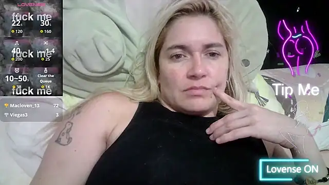 Izury Blondee online show from November 2025 10:42:02 PM