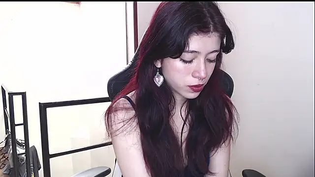 SuzzyyM online show from January 2025 03:33:02 PM