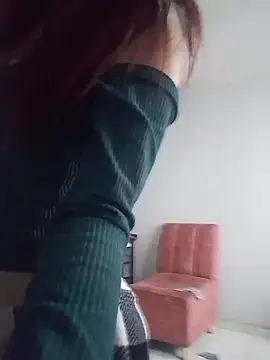 SuzzyyM online show from February 2026 10:17:02 PM