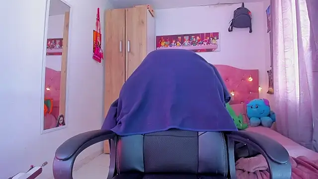 saralolo420 online show from December 2024 07:03:02 PM