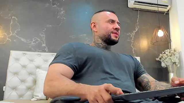 BruceDallas online show from December 2024 12:09:01 AM