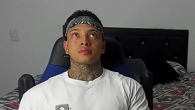 Stiven collins online show from February 2025 05:26:02 AM