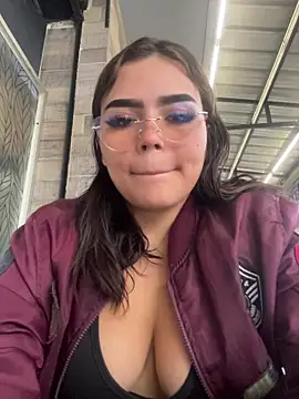 Chloemercury online show from November 2025 08:33:02 PM