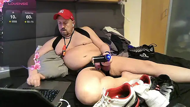 Poppersbate online show from February 2025 09:01:01 PM