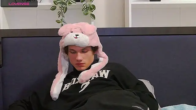 CalvinCay online show from December 2024 08:05:01 PM