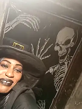 Snapshot of AmazonianMistress chatting on October 2025 02:45:02 AM AmazonianMistress online show from October 2025 02:45:02 AM