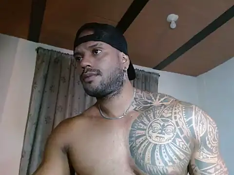 Snapshot of manolofitt chatting on May 2026 02:02:01 PM manolofitt online show from May 2026 02:02:01 PM