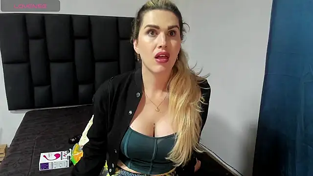 Snapshot of Aurora_doll23 chatting on March 2025 08:16:02 PM Aurora doll23 online show from March 2025 08:16:02 PM