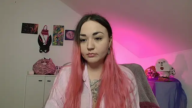 Snapshot of PinkHurricaneOfficial chatting on January 2026 11:32:02 PM PinkHurricaneOfficial online show from January 2026 11:32:02 PM