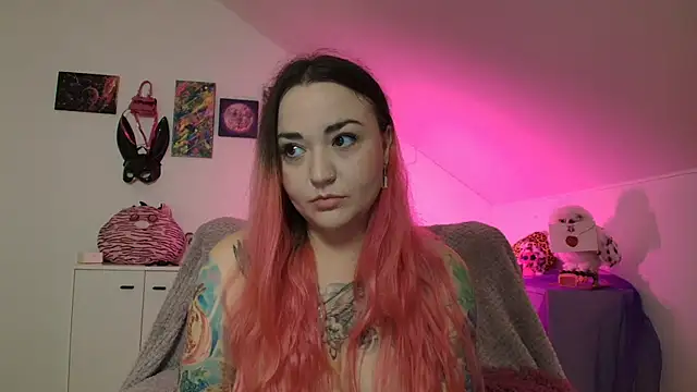 Snapshot of PinkHurricaneOfficial chatting on January 2026 10:15:01 PM PinkHurricaneOfficial online show from January 2026 10:15:01 PM