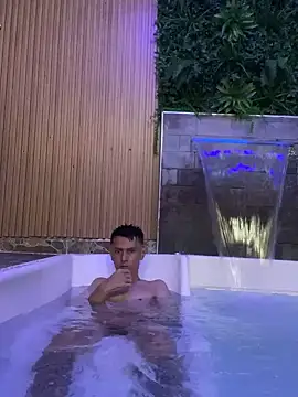 Snapshot of andy_dwels777 chatting on February 2025 09:15:02 PM andy dwels777 online show from February 2025 09:15:02 PM