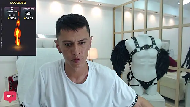 Snapshot of andy_dwels777 chatting on February 2025 08:02:02 PM andy dwels777 online show from February 2025 08:02:02 PM