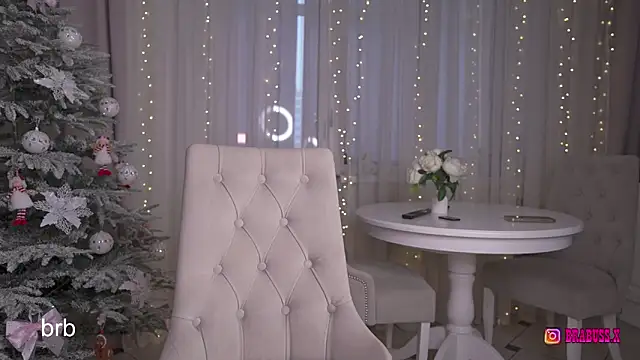 Snapshot of _Moon__Shine_ chatting on December 2025 04:07:02 AM Moon Shine online show from December 2025 04:07:02 AM