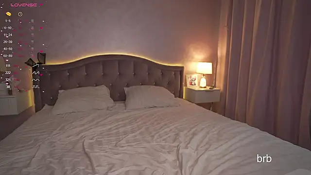 Snapshot of _Moon__Shine_ chatting on April 2026 03:59:01 AM Moon Shine online show from April 2026 03:59:01 AM