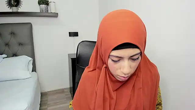 chaymae nah  online show from December 2024 02:44:01 PM