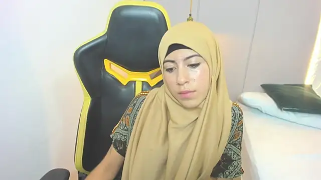 chaymae nah  online show from December 2024 08:49:01 PM