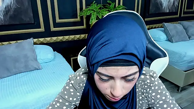 chaymae nah  online show from February 2025 09:48:01 PM