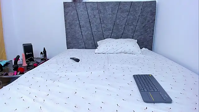 bella-black online show from October 2025 11:20:01 PM