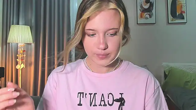 HanahCute online show from February 2025 05:23:02 AM