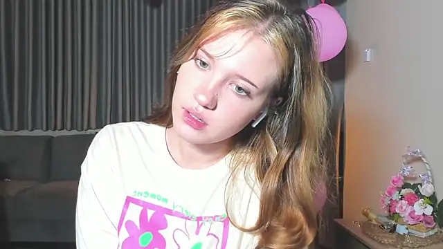 HanahCute online show from March 2025 07:32:01 PM