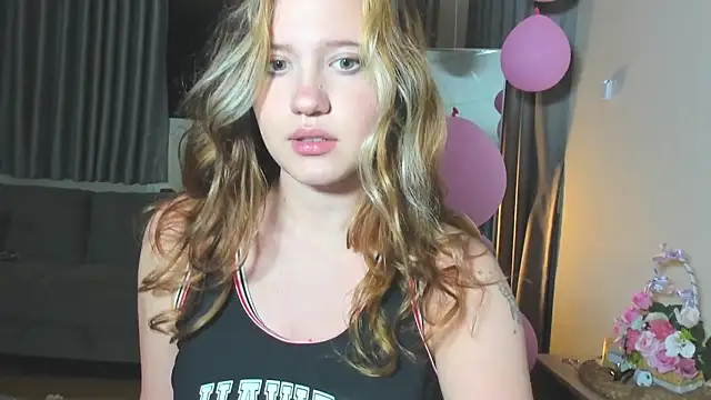 HanahCute online show from March 2025 05:28:02 PM