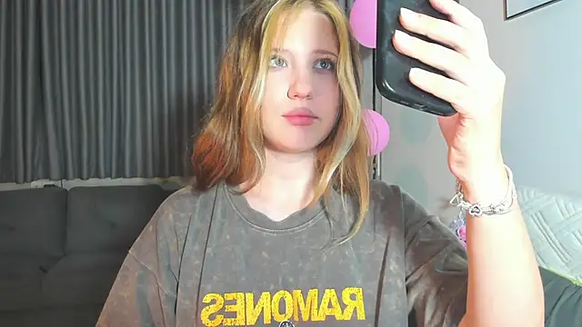 HanahCute online show from March 2025 09:26:02 PM