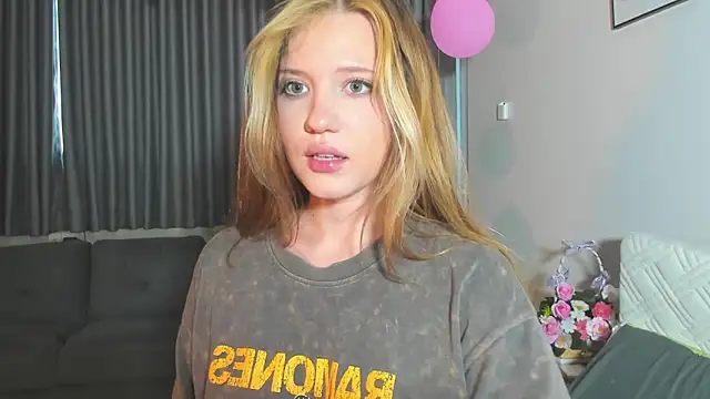 HanahCute online show from March 2025 12:32:01 AM