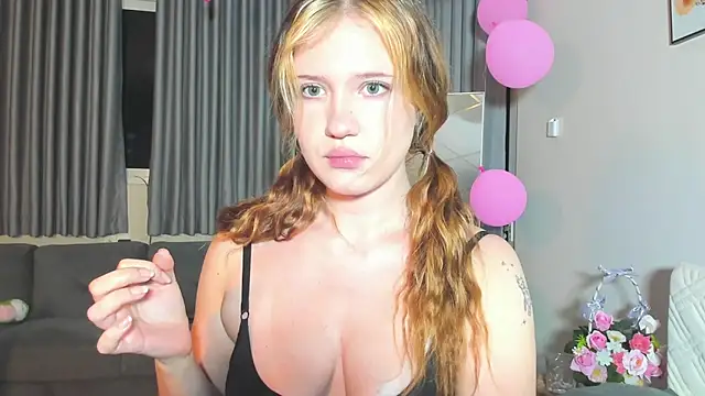 HanahCute online show from March 2025 06:43:02 PM