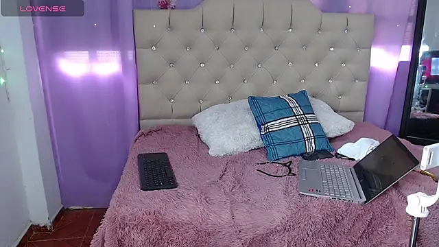 ameliefederline11 online show from March 2025 08:48:02 PM