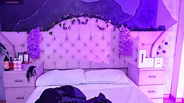 AmberGreyy  online show from June 2026 06:13:02 PM